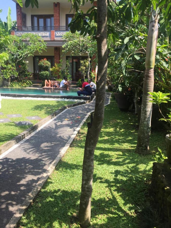 Umah Dangin Guest House Ubud Esterno foto